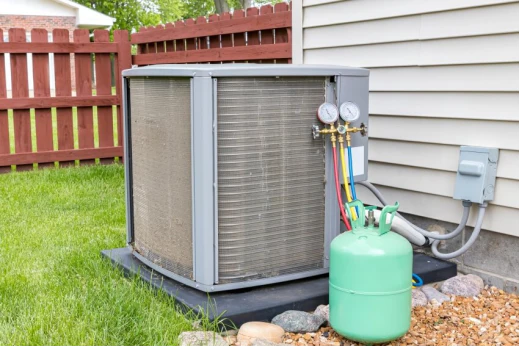 Residential air conditioner condenser with refrigerant cylinder